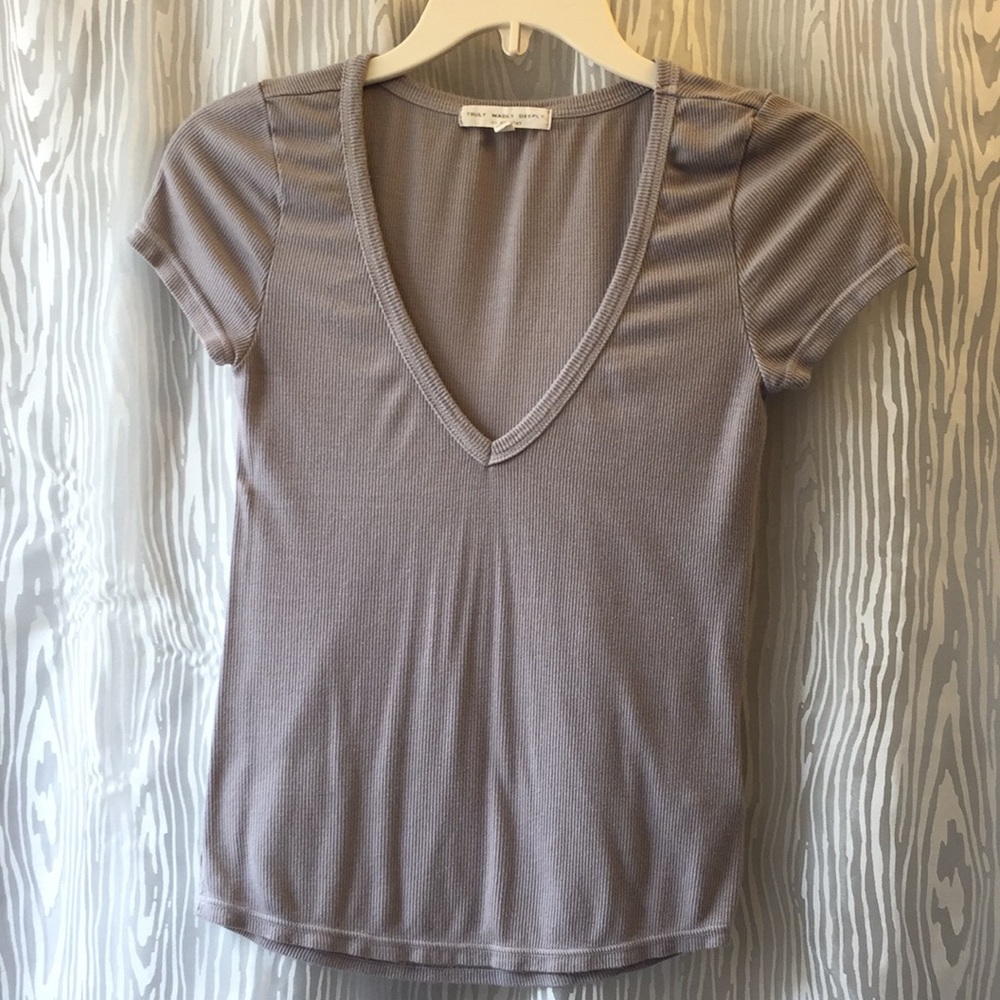Light gray comfy stretchy v-neck